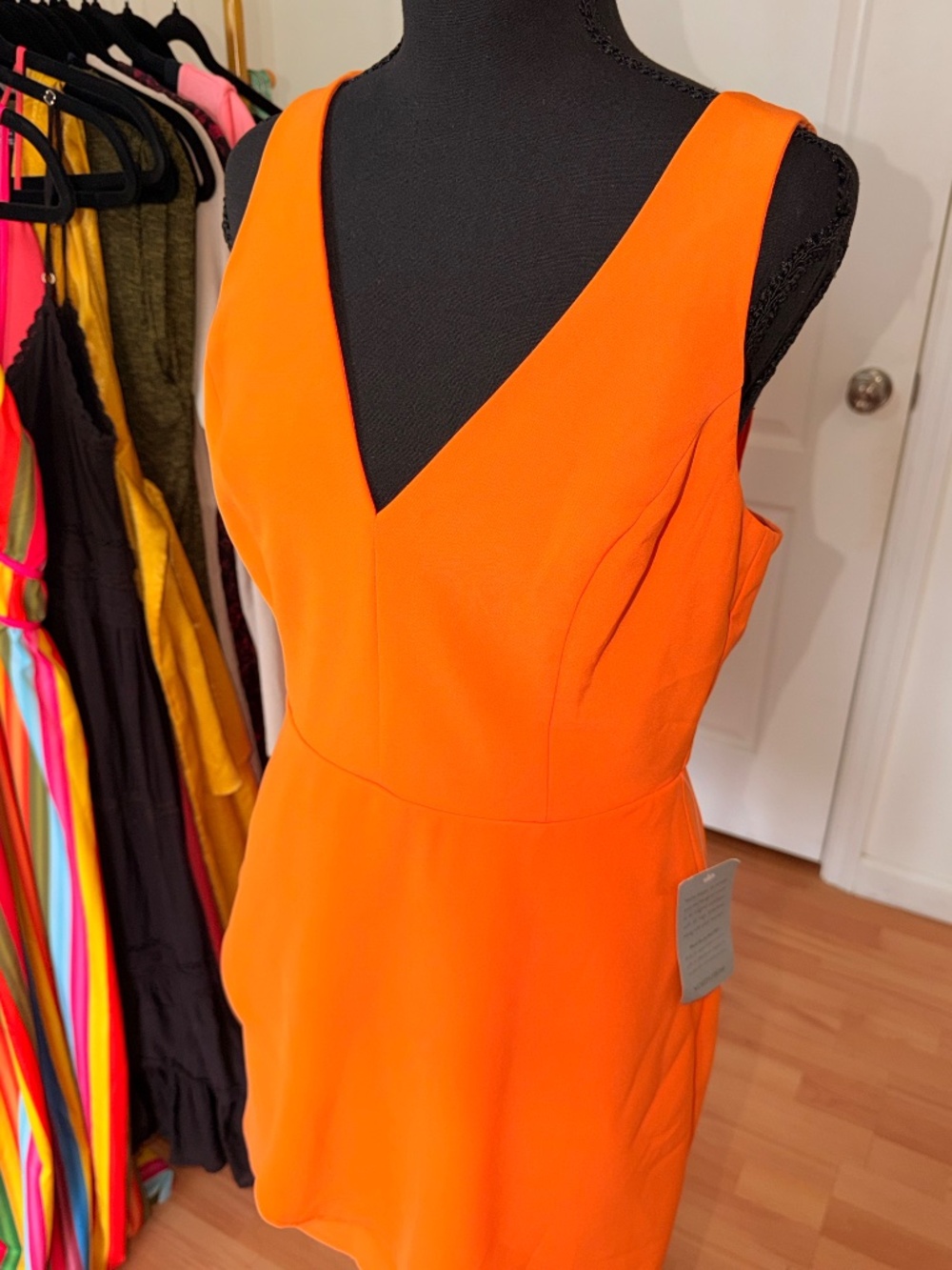 Adelyn Rae Nordstrom Tangerine Orange V-Neck Midi Dress M NWT - Picture 2 of 8